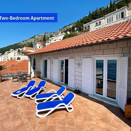 Blue & White - Centre * דוברובניק